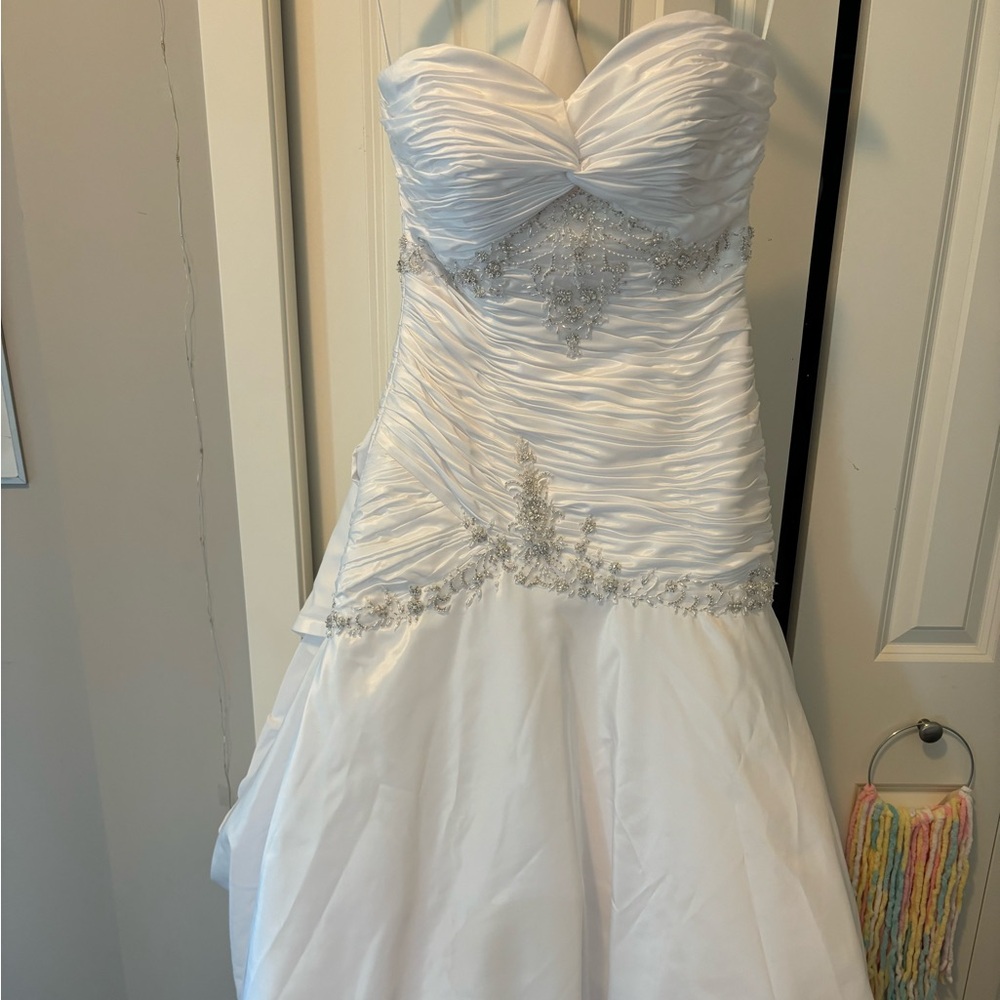 Venus Weddings Dress